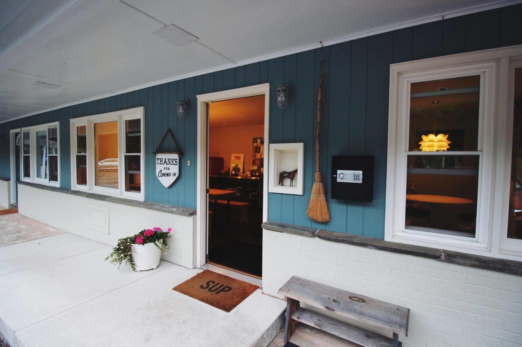 The Little Lion Motel Great Barrington Exterior photo